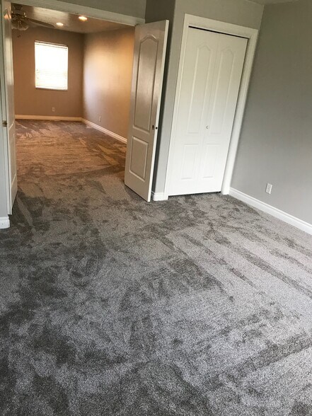 Building Photo - 633 S Teresa St