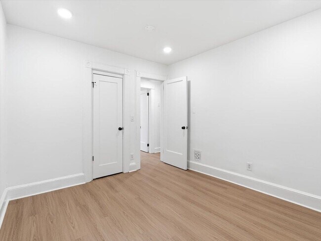 Building Photo - 39 Winfield Ave