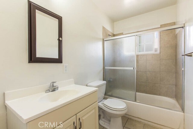 Building Photo - 930 N Stanley Ave