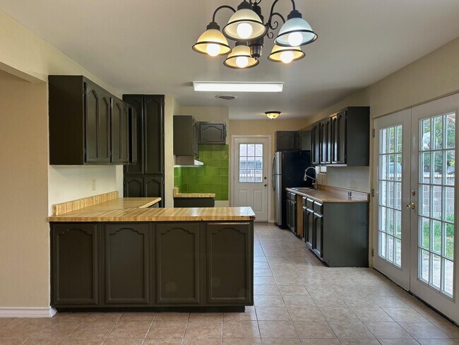 Building Photo - 1006 Laurel Dr