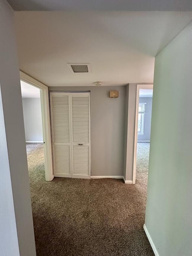 Building Photo - 2 bedroom in Northbrook IL 60062