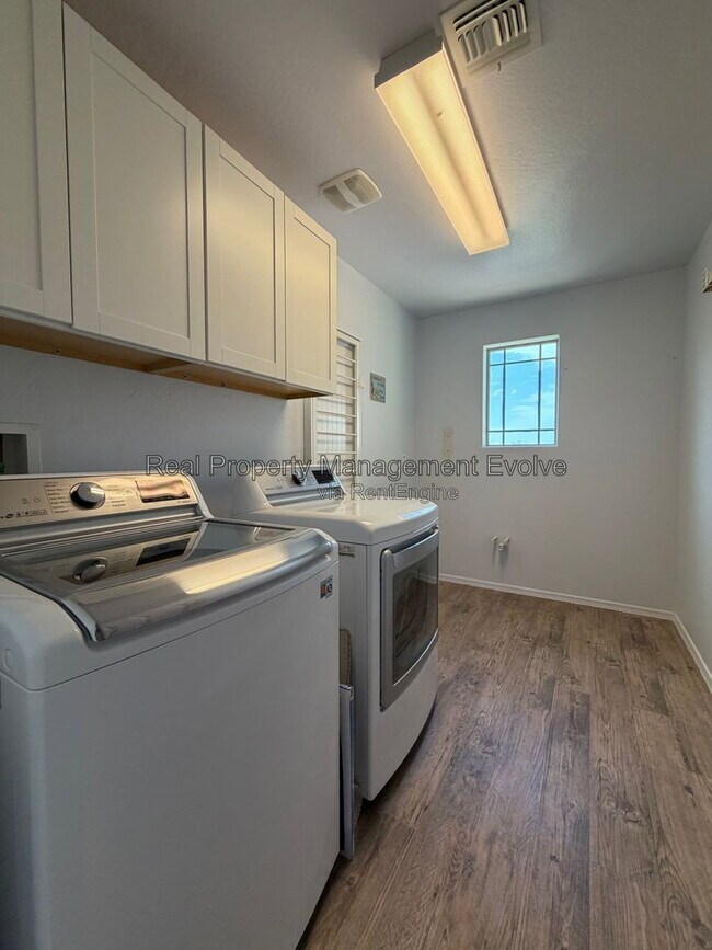 Building Photo - 5164 W Quail Track Dr