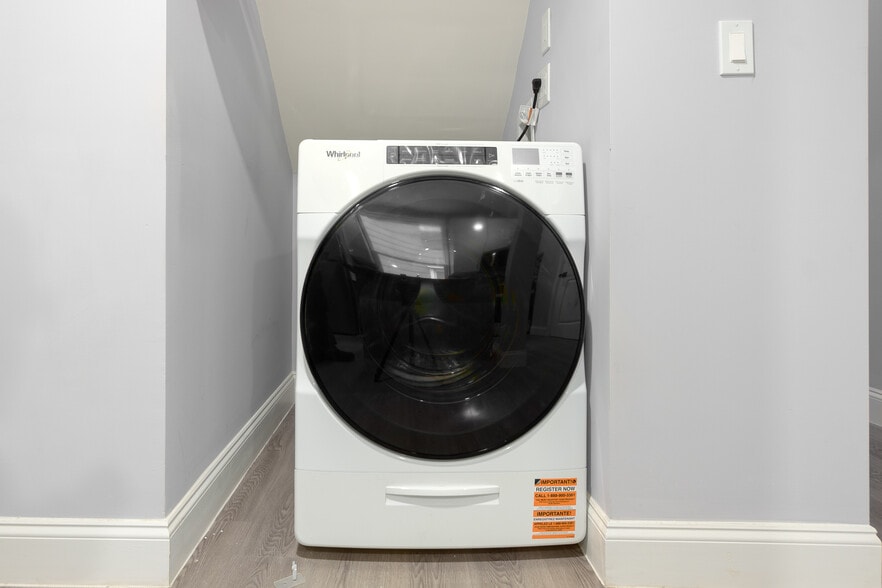 Building Photo - 222 Primrose Ave