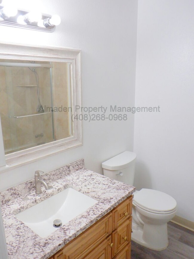 Building Photo - Updated Home, Central A/C & No Carpets! Pe...