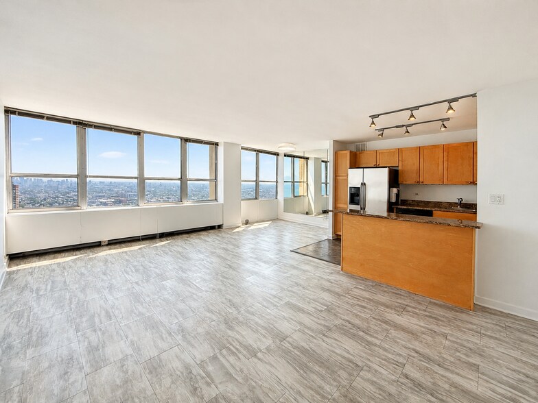 Building Photo - 655 W Irving Park Rd