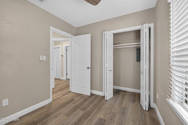 Building Photo - 398 Golf Blvd