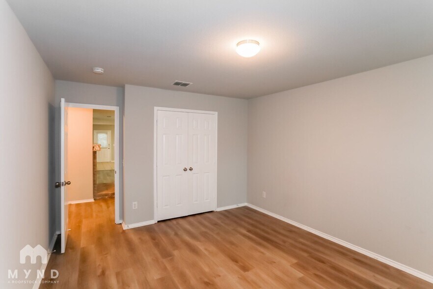 Building Photo - 16521 Woodside Dr
