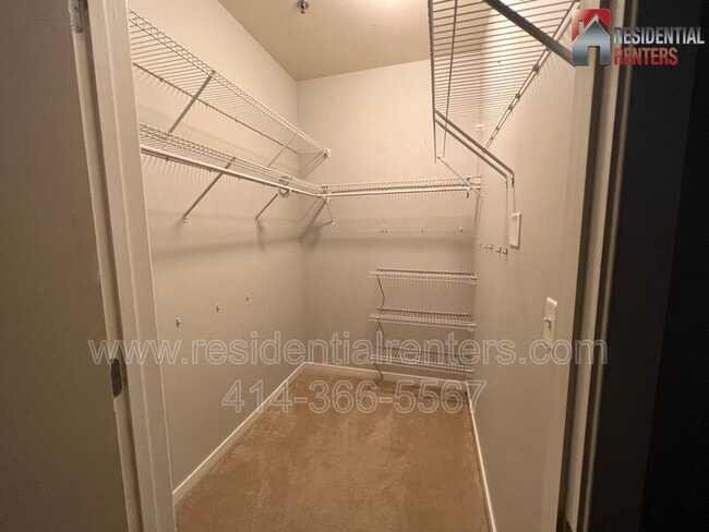 Building Photo - 2080 N Commerce St