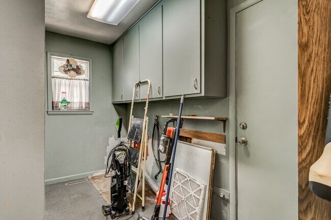 utility - 27 Summit Cir