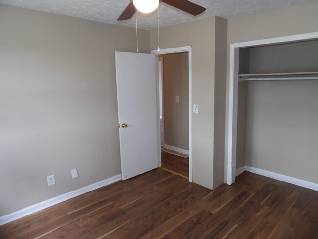 Building Photo - 468 Schenkel Ln