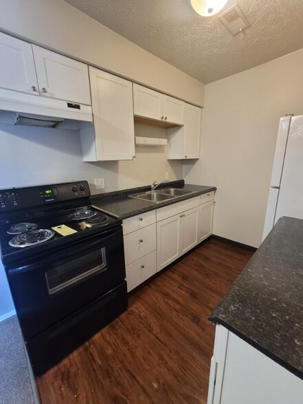 Building Photo - 1101 W Maple St NW