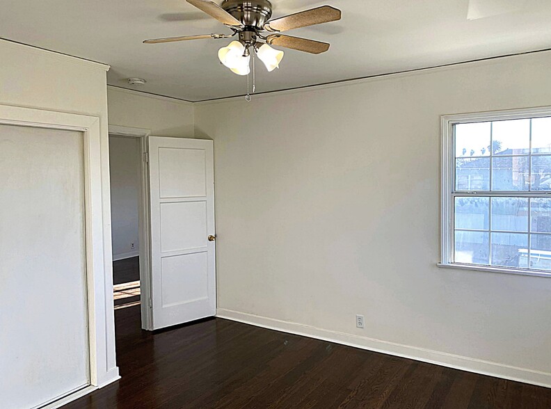 Building Photo - 4403 1/2 W Exposition Blvd