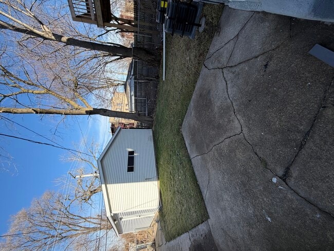 Building Photo - 1048 W Marquette Rd