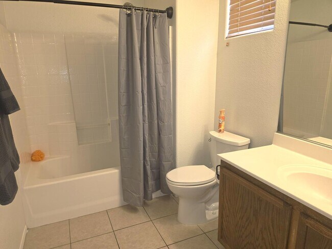 Building Photo - Firewood/ 3 Bedroom Furnished