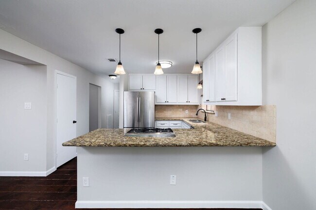 Building Photo - 1 Ground Brier Ct