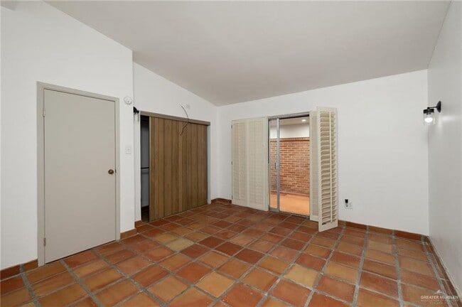 Building Photo - 15 W Dallas Ave