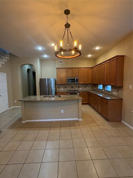 Building Photo - 11490 La Grange Dr
