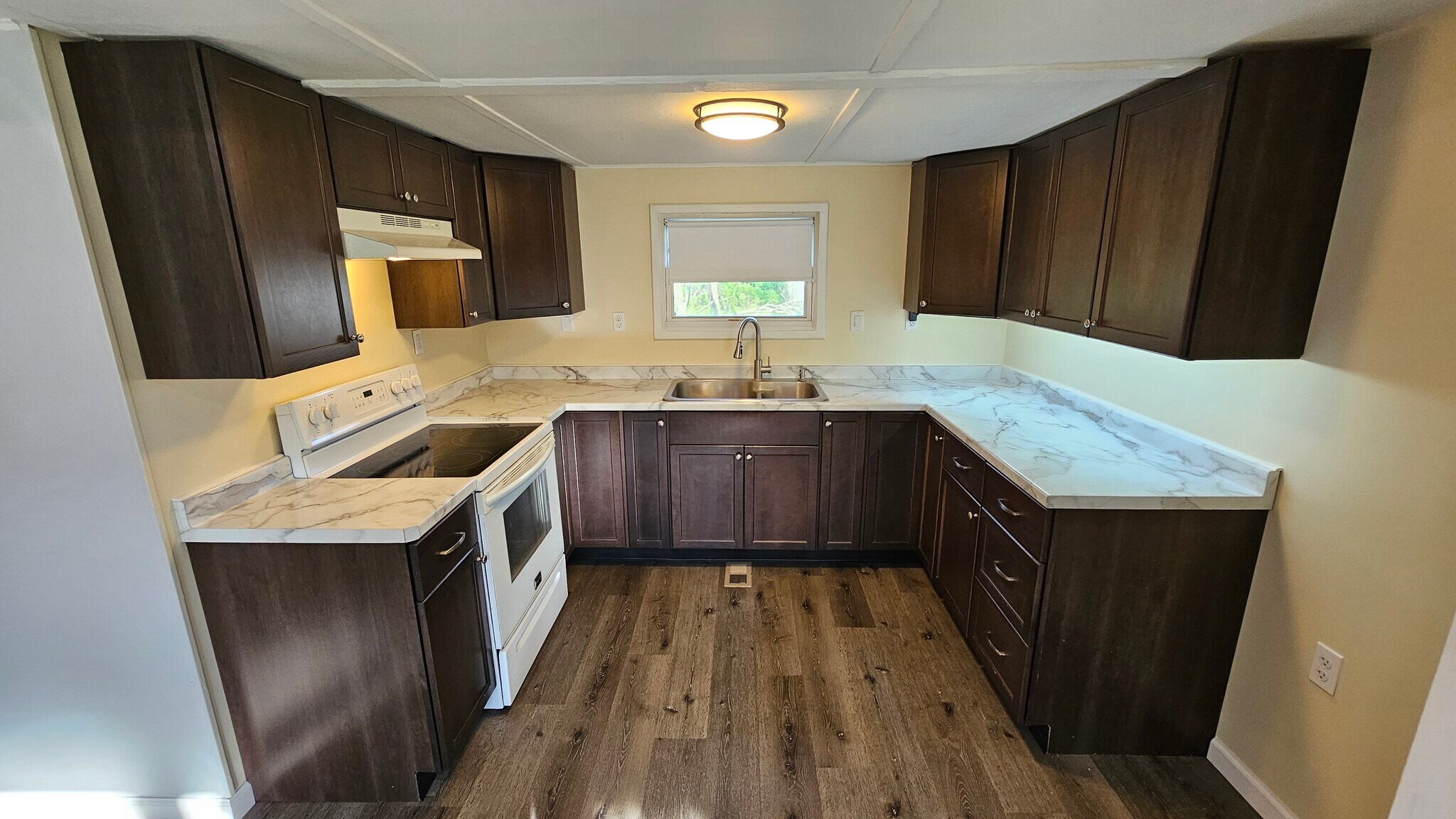 Kitchen - 26592 Military Rd