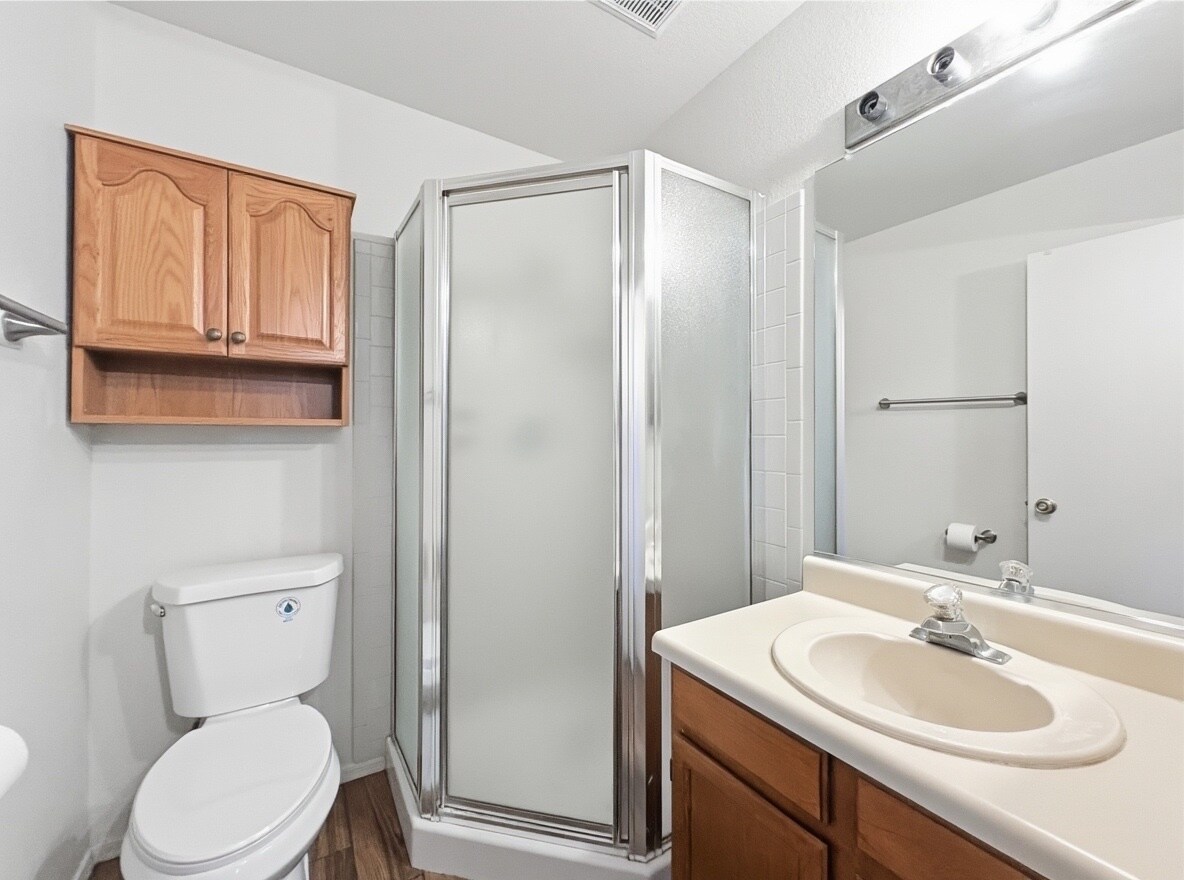 Building Photo - 921 W University Dr