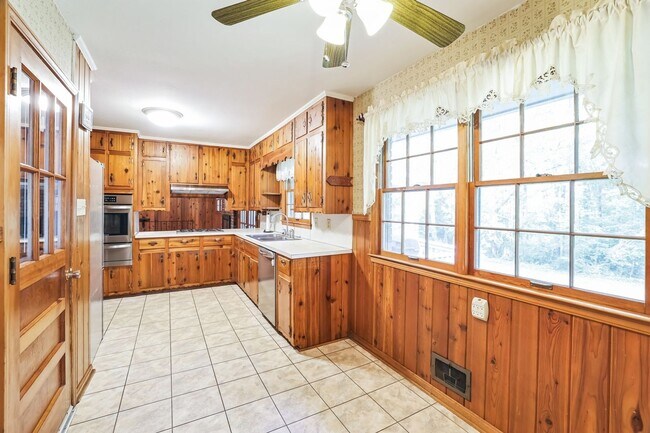 Building Photo - Spacious 5BR / 3BA House in Marietta