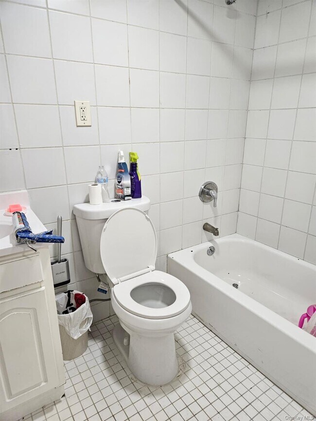 Building Photo - 145-31 Lakewood Ave