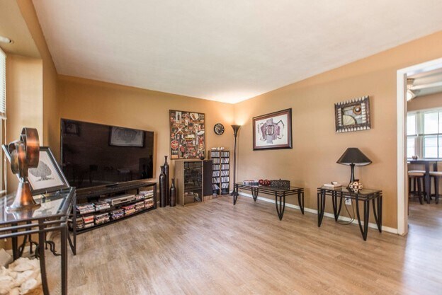 Building Photo - 304 Martin St