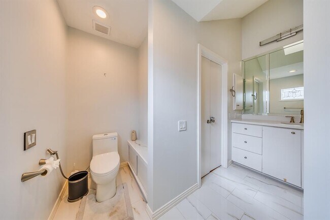 Building Photo - 2819 Bering Dr