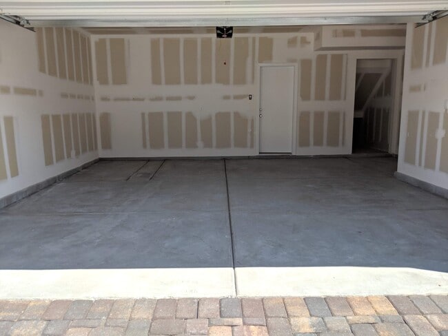Building Photo - 2860 Alenga St