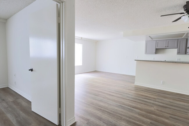 Building Photo - 2928 Leeward Ave