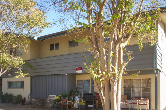 Building Photo - Edison Manor