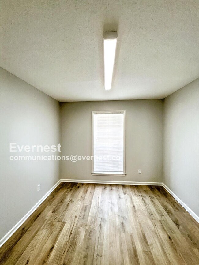 Building Photo - 5697 Tulip Tree Dr