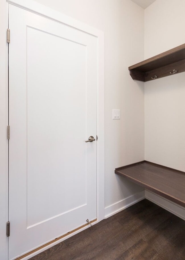 Building Photo - Beautiful, single-family home in Altoona! ...