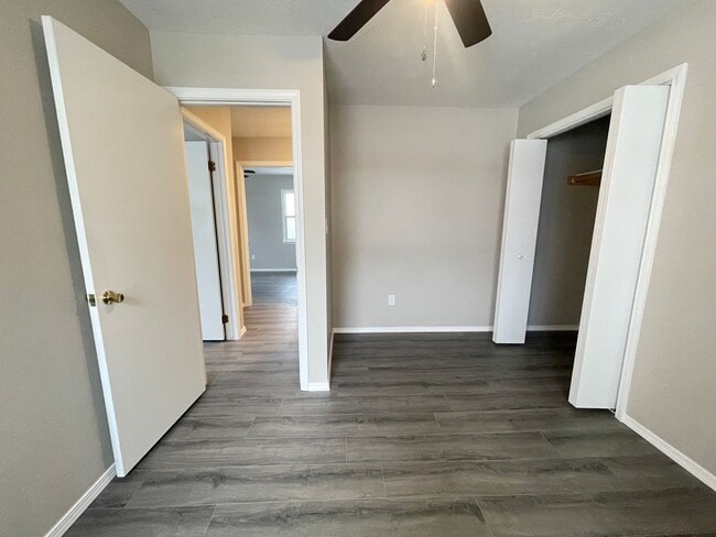 Building Photo - 2043 S Sagamont Ave