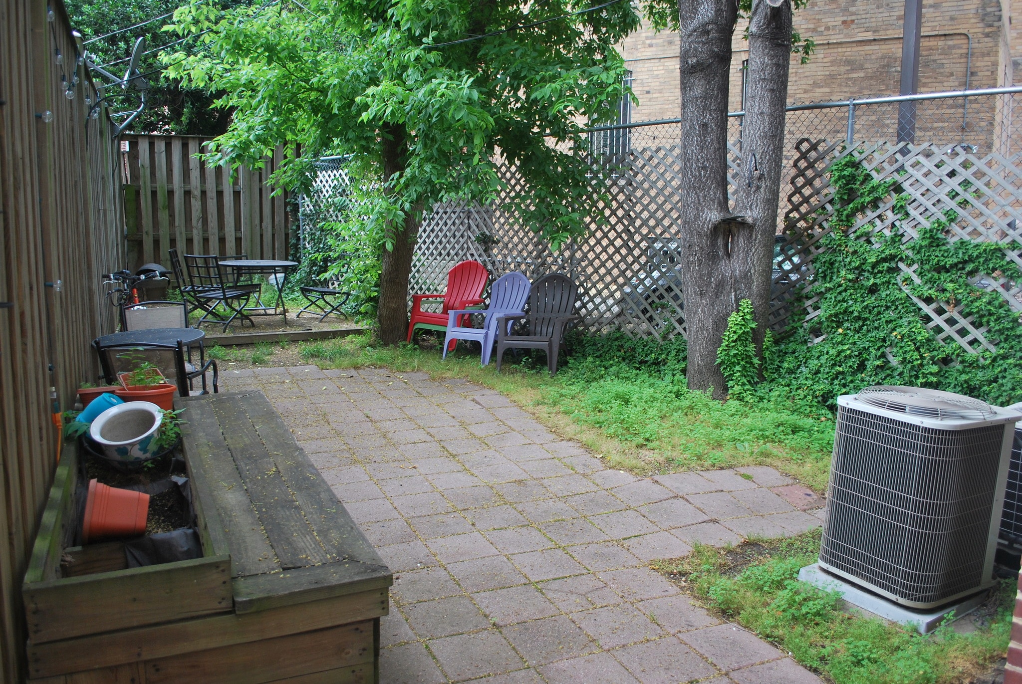 Huge, private, secure backyard - 1822 New Hampshire Ave NW