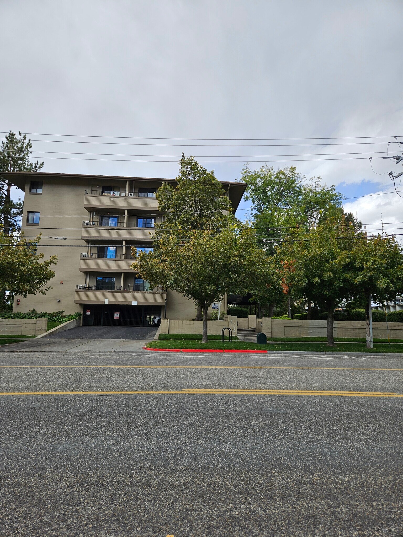 Building Photo - 530 S 400 E