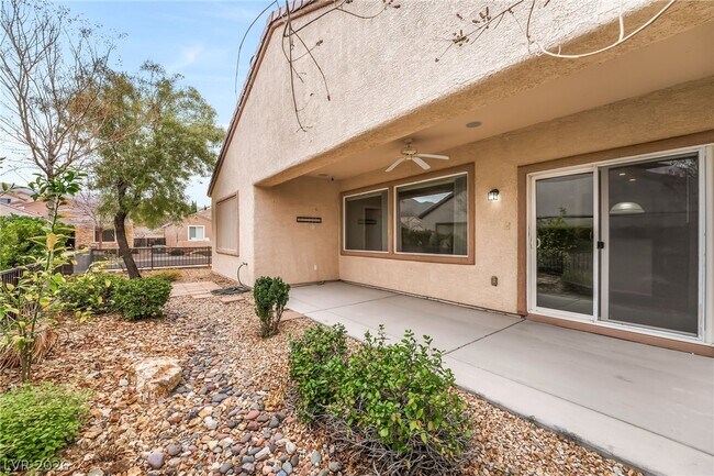 Building Photo - 2560 Crater Rock St