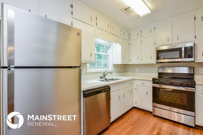 Building Photo - 2208 Lowtrail Ct
