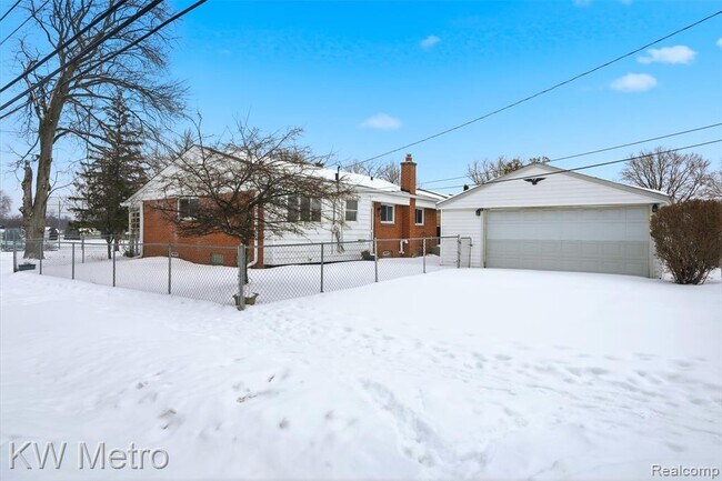 Building Photo - 1204 Montrose Ave