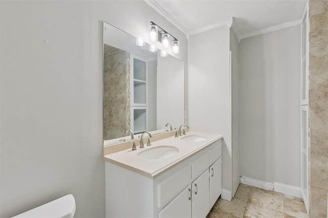 Building Photo - 645 Redstone Ave