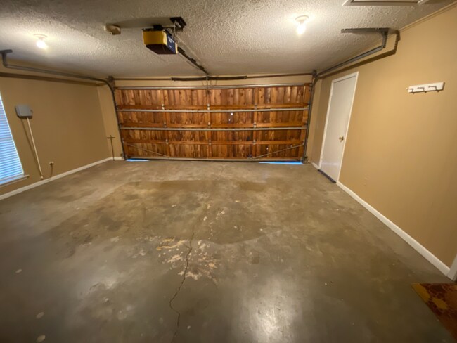 Building Photo - 3320 Lockhaven Dr