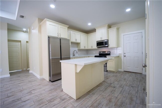 Building Photo - 15 Briggs Rd