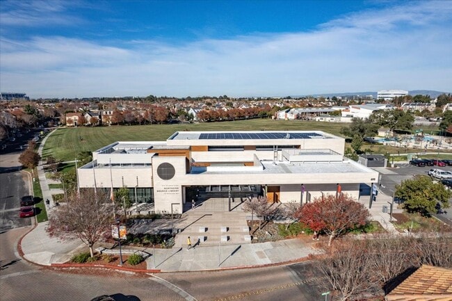 Building Photo - UPGRADED HOME IN HIGHLY CENTRAL SETTING.  RARE 3-BED/3-BATH FLOOR PLAN!