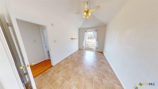 Building Photo - 411 Tomahawk Dr