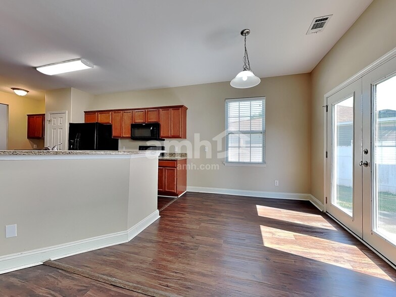 Building Photo - 830 Hyacinth Cir