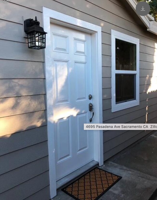 Building Photo - ADORABLE 1 Bedroom Home w/ TONS of Extras!...