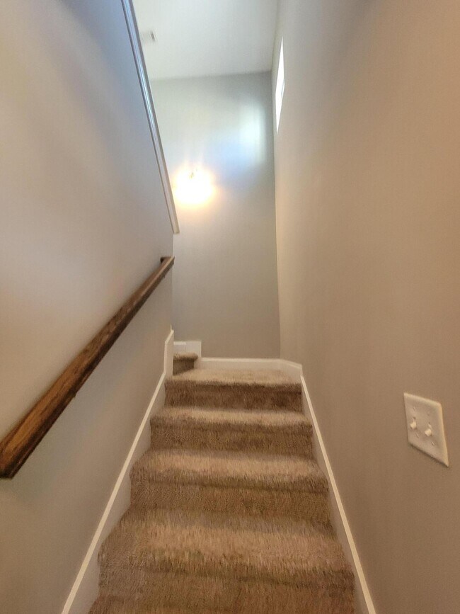 Building Photo - 1733 Ethan Way