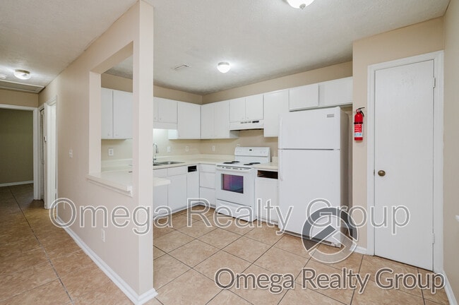 Building Photo - 821 Willow Pointe