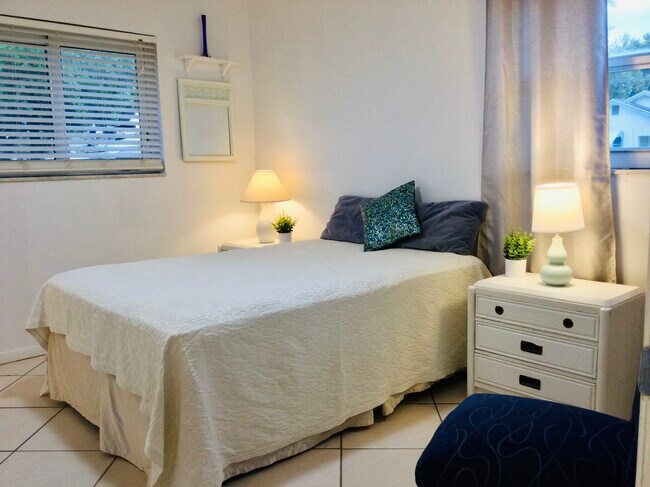 bedroom - 111 N L St