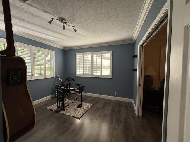 Building Photo - 2136 Oakmont Dr