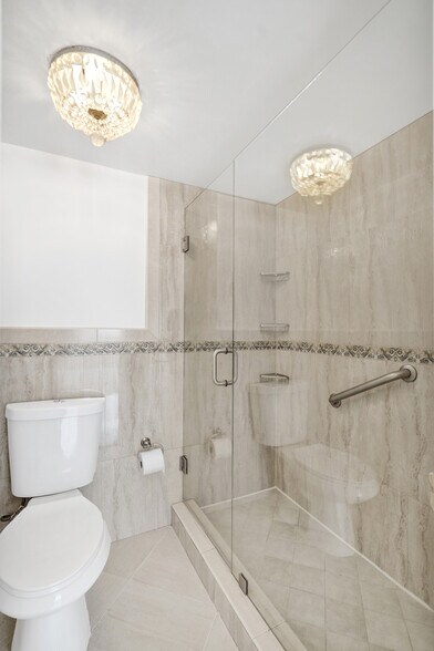 Building Photo - 3113 S Ocean Dr